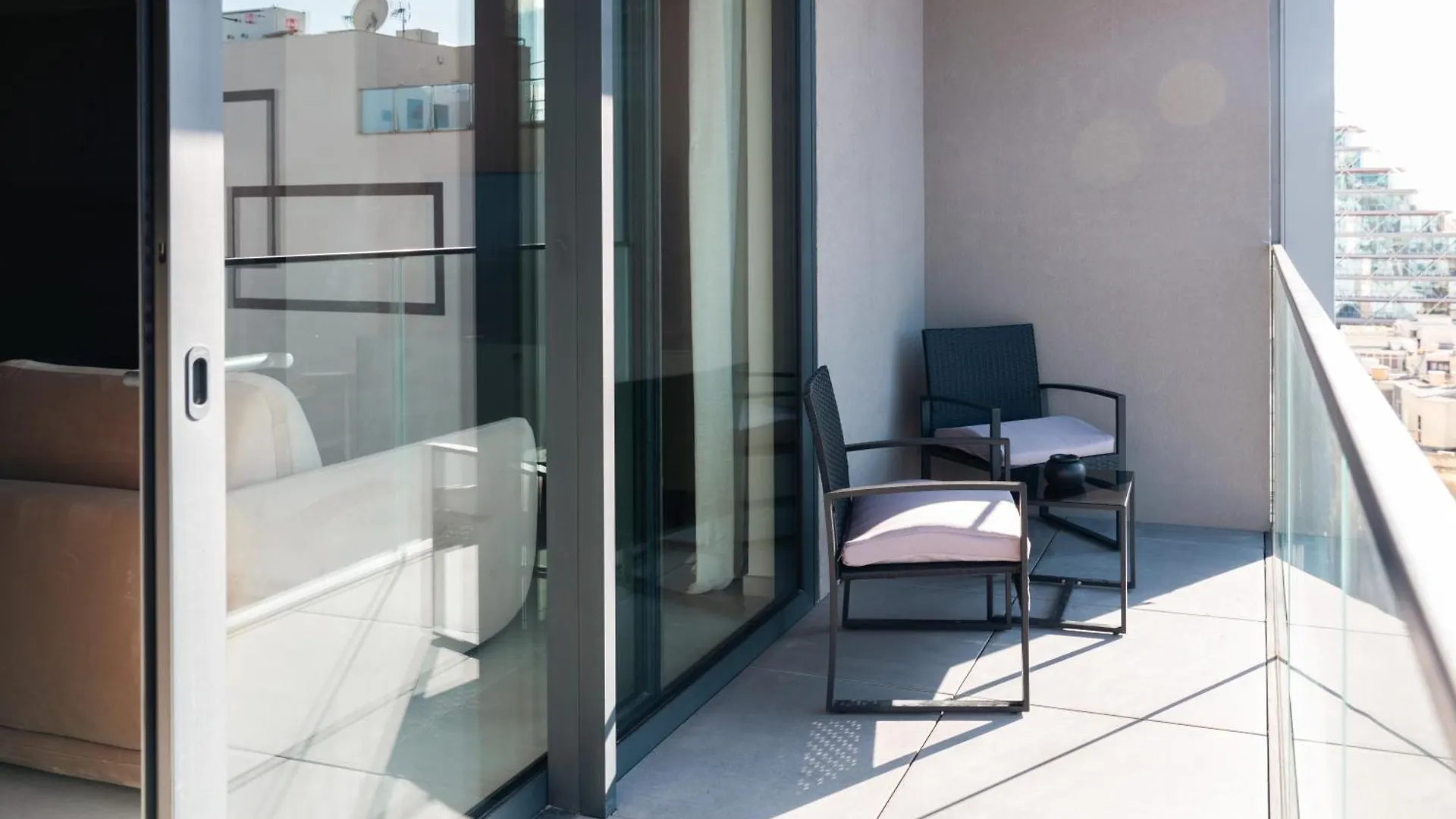 Mercury Suite Bright With Pool Access By Arcobnb Saint Julian's Apartment